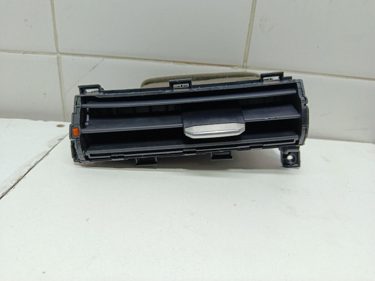 Дефлектор воздушный центральный правый Hyundai Sonata (DN8) VIII (2019– н.в.)