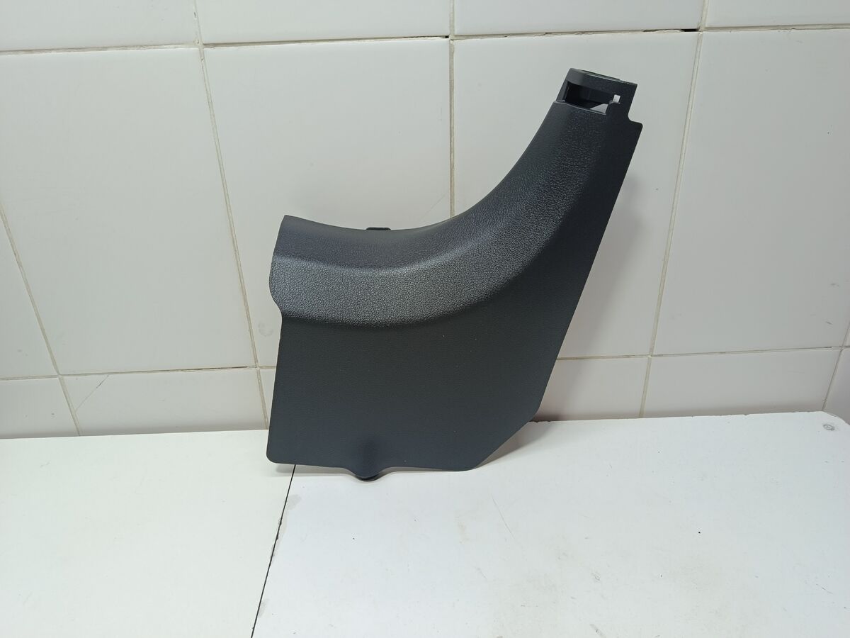 Обшивка стойки передней нижняя правая Hyundai Sonata (DN8) VIII (2019– н.в.)