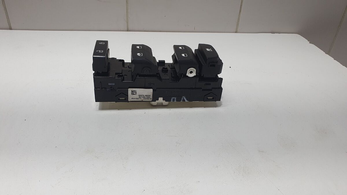 Блок управления стеклоподъемниками Kia Cerato IV (2018– н.в.)