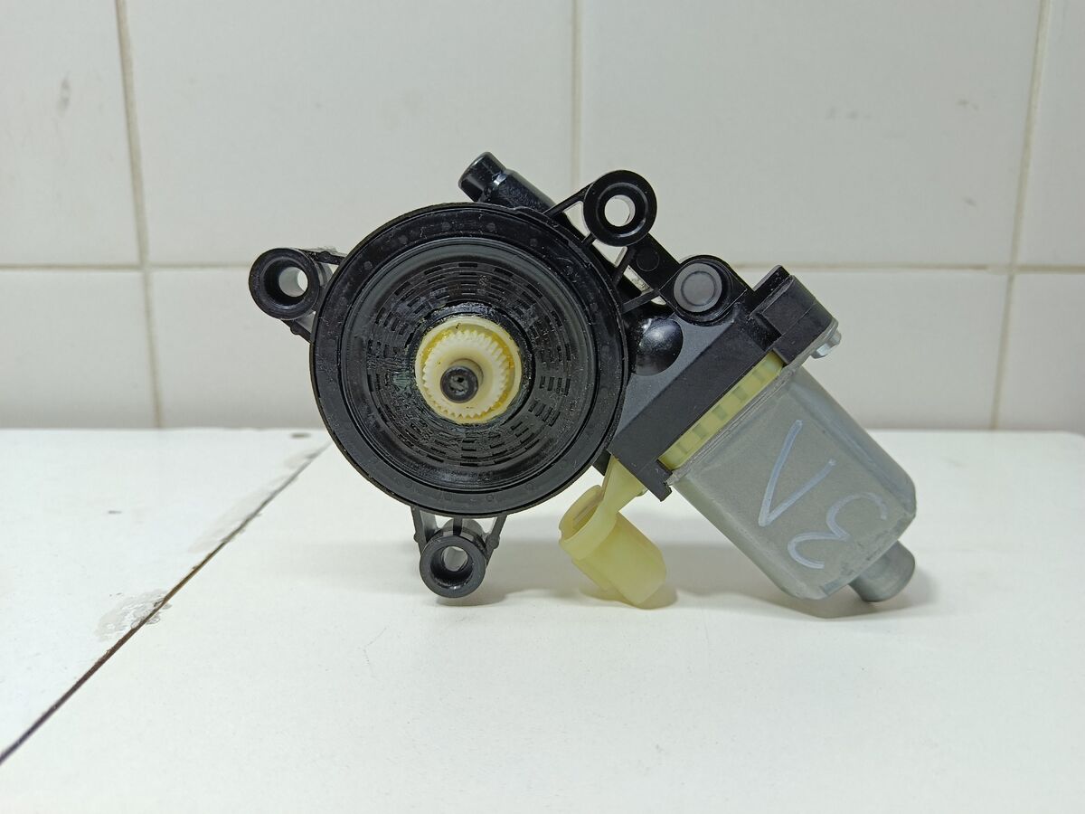 Моторчик стеклоподъемника задний левый Hyundai Sonata (DN8) VIII (2019– н.в.)