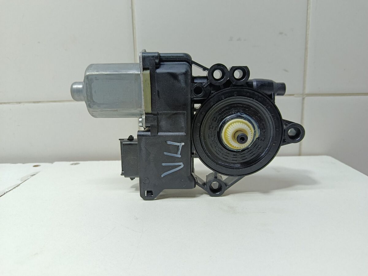 Моторчик стеклоподъемника передний левый Hyundai Sonata (DN8) VIII (2019– н.в.)