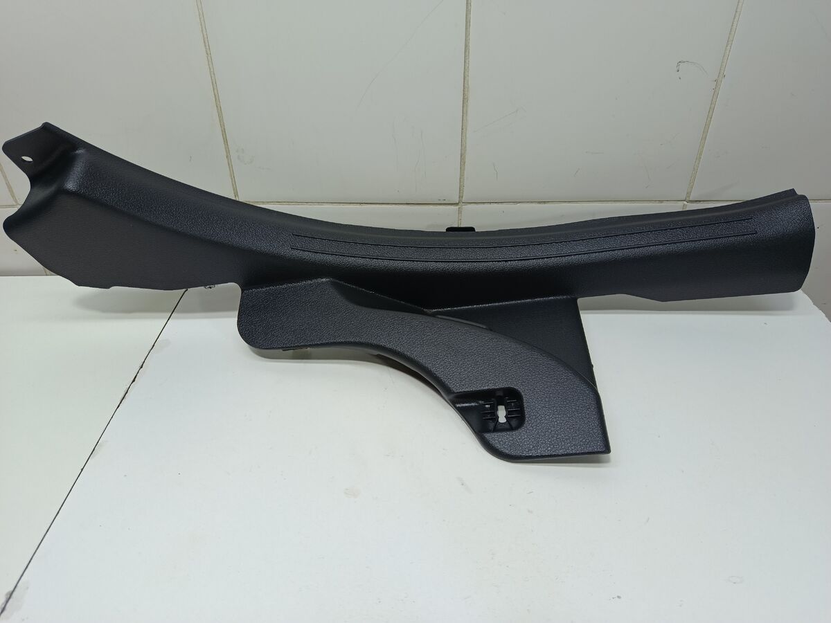 Накладка порога внутренняя задняя левая Hyundai Sonata (DN8) VIII (2019– н.в.)