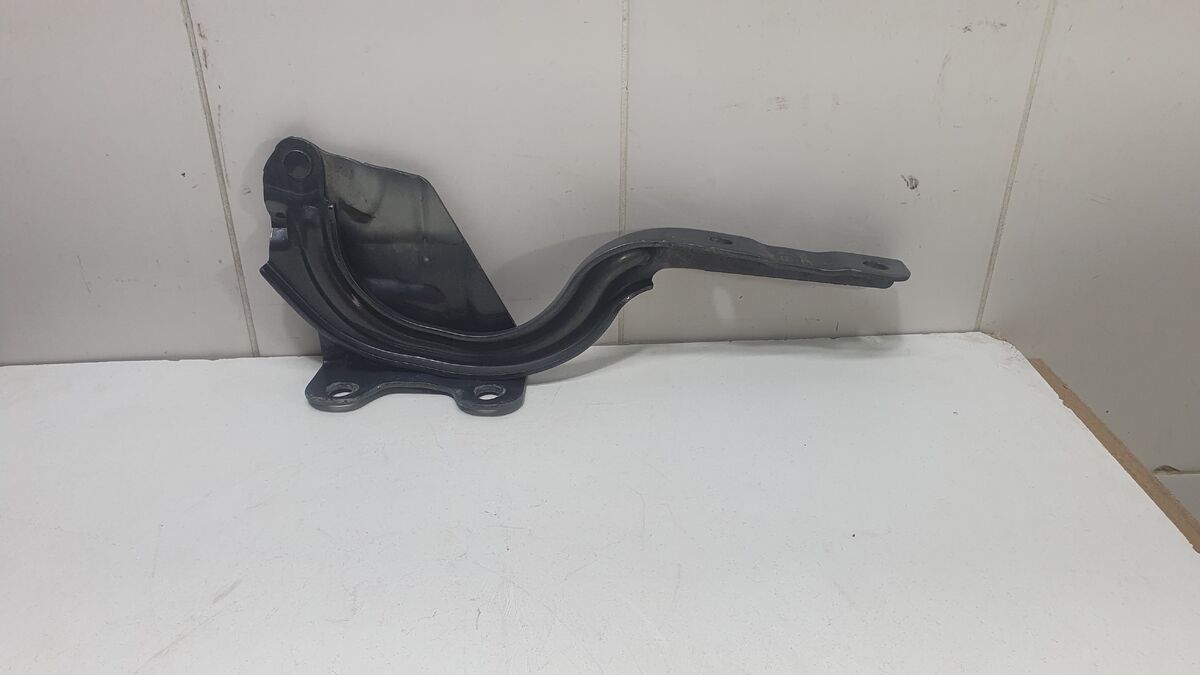 Петля капота правая Kia Cerato IV (2018– н.в.)