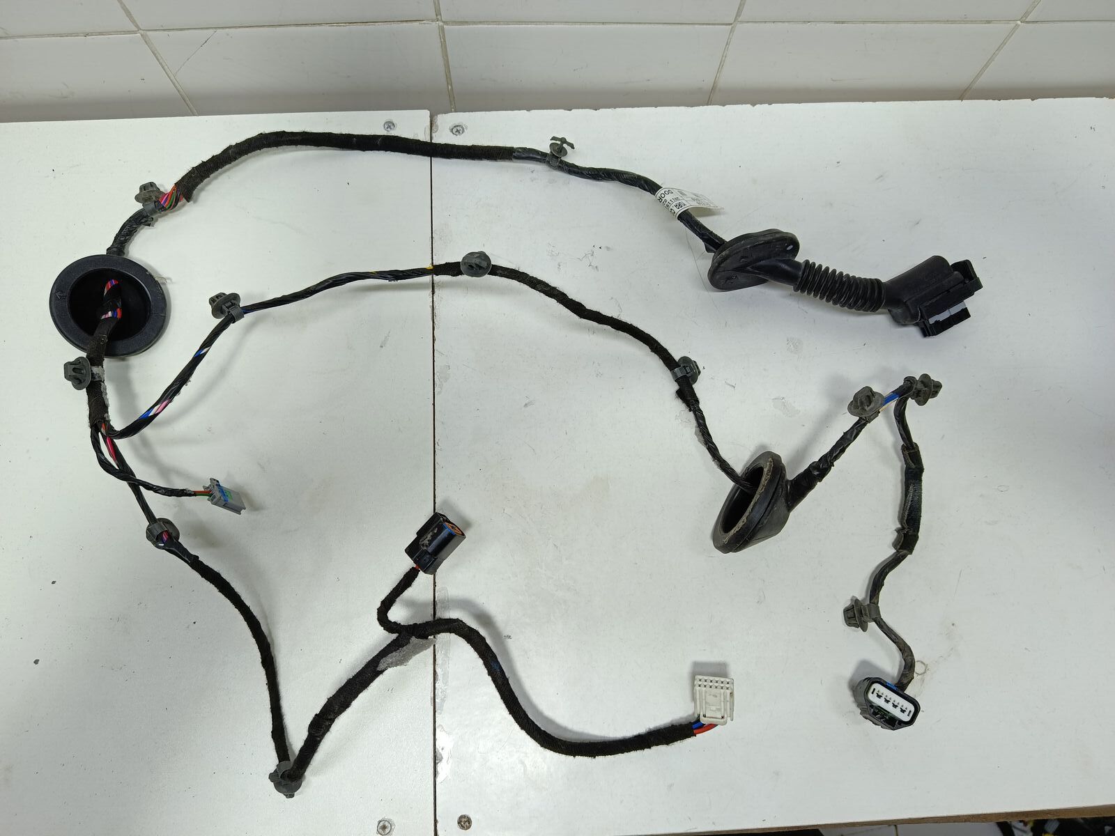 Проводка (коса) двери задней правой Hyundai Sonata (DN8) VIII (2019– н.в.)