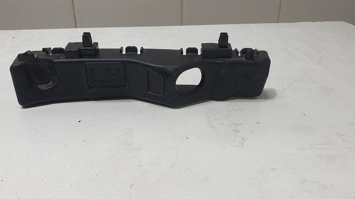 Кронштейн переднего бампера левый Kia Cerato IV (2018– н.в.)