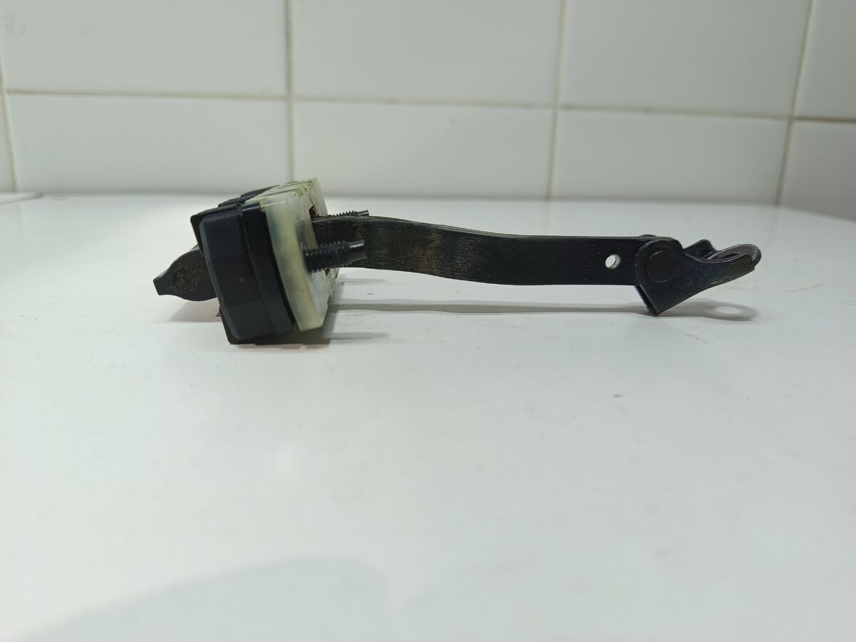 Ограничитель двери задней правой Hyundai Sonata (DN8) VIII (2019– н.в.)