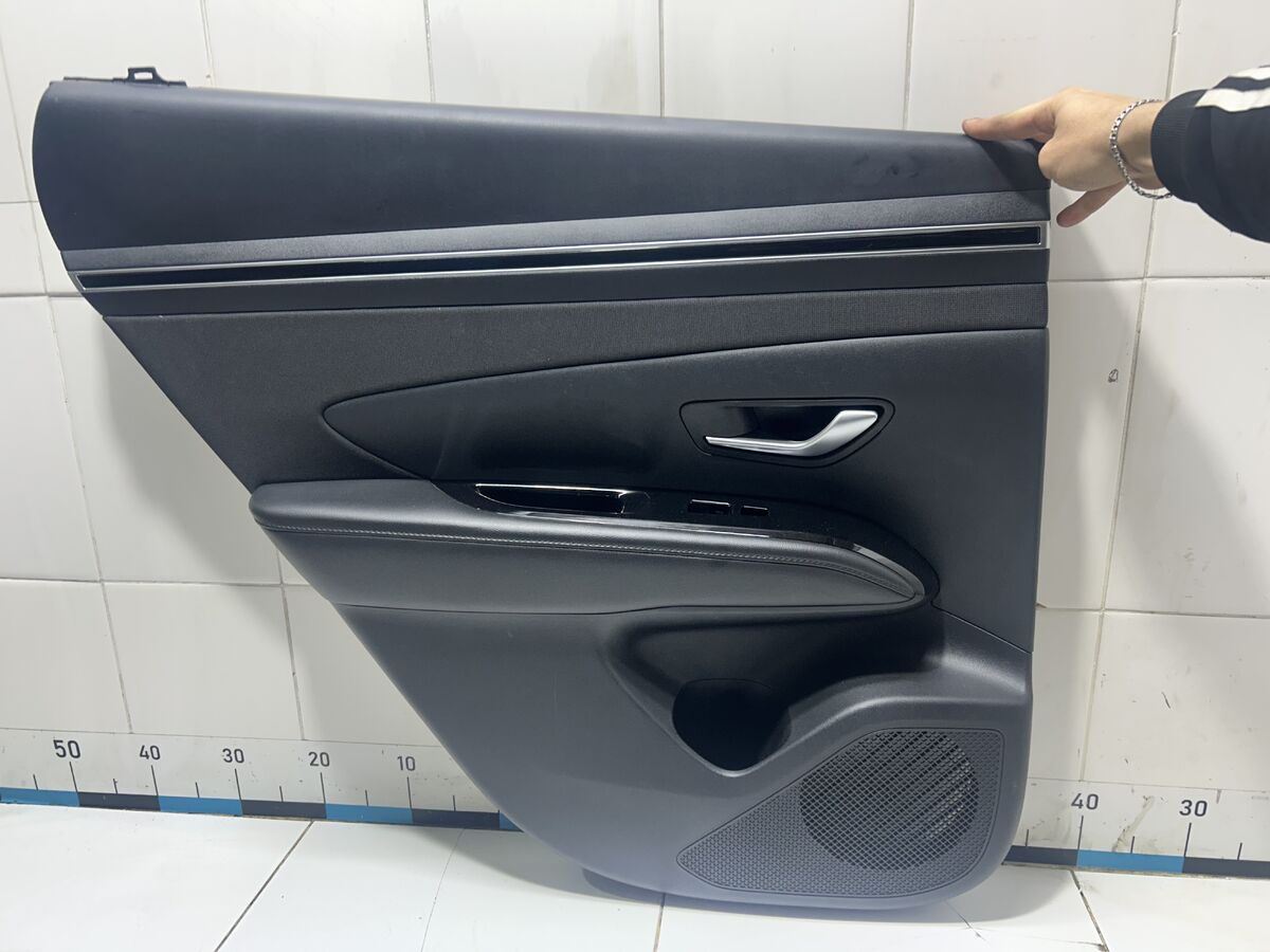 Обшивка двери задней левой Hyundai Tucson IV (2020-2025)