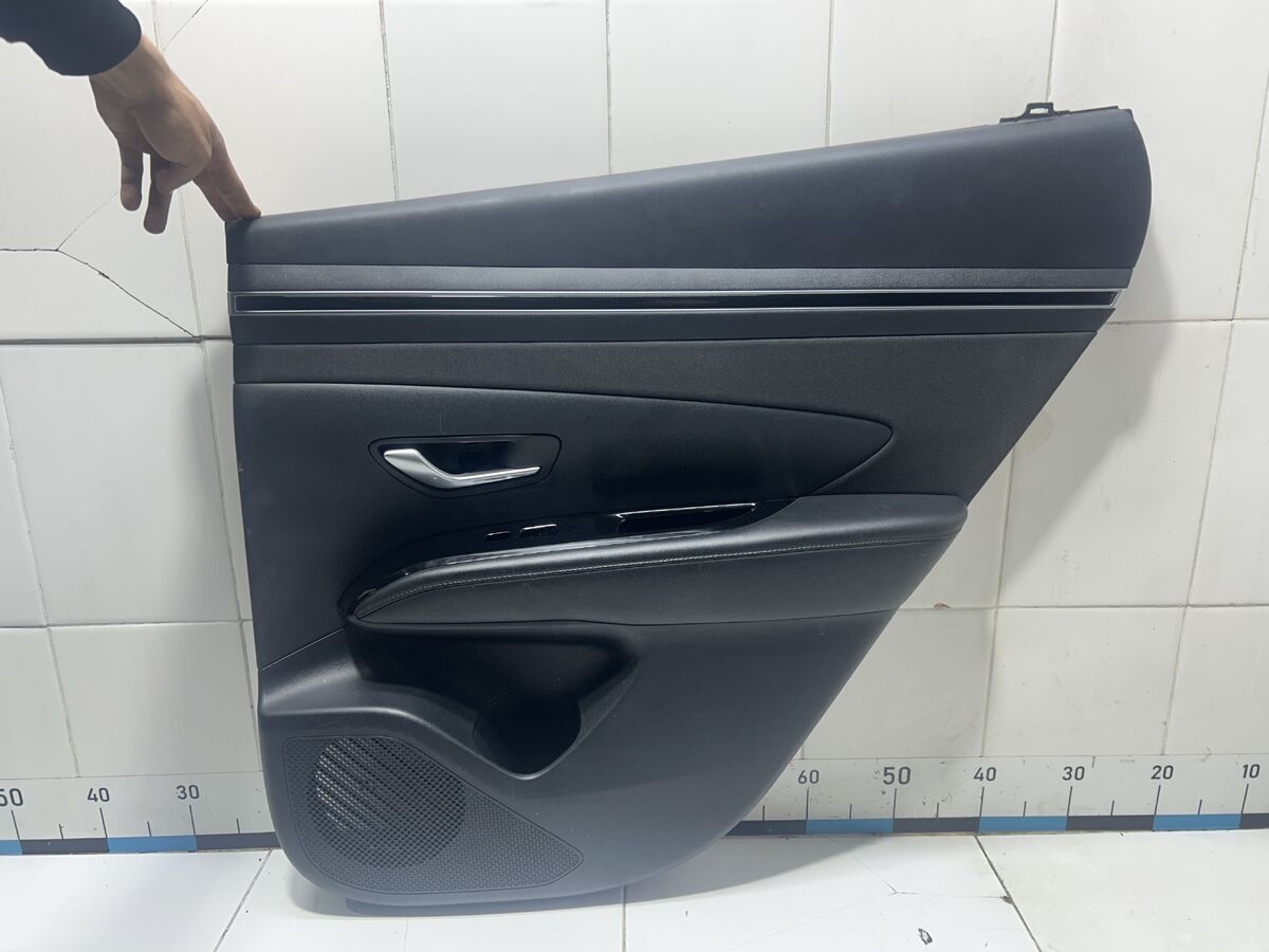 Обшивка двери задней правой Hyundai Tucson IV (2020-2025)