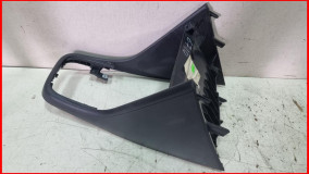 Консоль Volkswagen Polo 2011-2020 оригинал (6RU863680B82V)