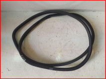 Уплотнитель дверного проема передней правой Hyundai IX35 2009-2013 оригинал (821202Y0004X)