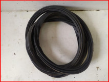 Уплотнитель крышки багажника Nissan X-Trail 2000-2007 оригинал (908308H300)