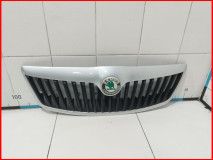 Решетка радиатора Skoda Octavia A5 2008-2013 оригинал (1Z0853668A)