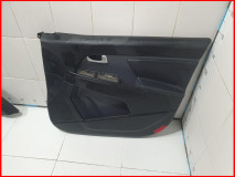 Обшивка двери передней правой Kia Sportage 3 2010-2014 оригинал (823083U020XI)
