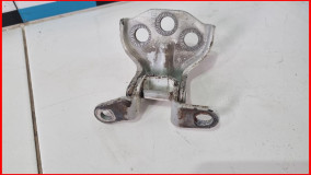 Петля двери ПЕРЕДНЕЙ ЛЕВОЙ НИЖНЯЯ Kyron 05-15