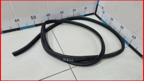 Уплотнитель стекла двери передней правой Kia Rio 3 2011-2015 оригинал (821204Y000)