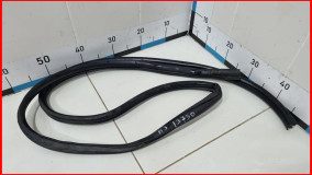 Уплотнитель стекла двери задней правой Kia Rio 3 2011-2015 оригинал (831204Y000)