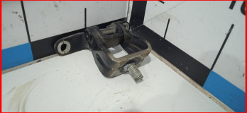 Петля двери багажника правая Skoda Octavia A5 2008-2013 оригинал (1Z5827302C)