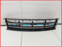 Решетка в бампер центральная Skoda Octavia A5 2008-2013 оригинал (1Z0853677C)