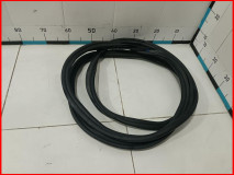 Уплотнитель двери багажника Volkswagen Tiguan 2 2016-2020 оригинал (3G0827887C)