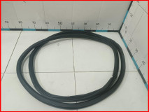 Уплотнитель дверного проема передний правый Volkswagen Tiguan 2 2016-2020 оригинал (5NA867912C)