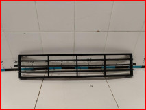 Решетка в бампер центральная Skoda Octavia A7 2013-2017 оригинал (5E0853677D9B9)