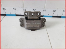 Опора двигателя левая Skoda Superb 2 2008-2013 оригинал (1K0199555M)