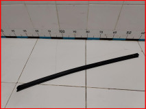 Накладка стекла переднего правого внутренняя Kia Carnival 3 оригинал 2014-2021 (82241A9000)