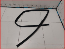 Уплотнитель стекла двери передней левой Suzuki SX4 I оригинал 2006-2009 (83665-79J00)