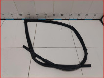Уплотнитель стекла двери передней правой Suzuki SX4 I оригинал 2006-2009 (83661-79J00)