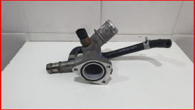 Фланец двигателя системы охлаждения Hyundai Solaris 2 оригинал 2017-2025 (256002B003)