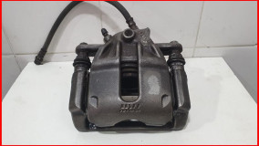 Суппорт тормозной передний правый Nissan Almera G15 2012-2018 оригинал (4100100Q0F)