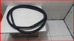 Уплотнитель дверного проема задний левый Kia Cerato 4 оригинал 2018-2022 (83110M6000)