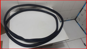 Уплотнитель дверного проема передний правый Kia Cerato 4 оригинал 2018-2022 (82120M6000)