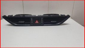 Дефлектор воздушный центральный Kia Cerato 4 оригинал 2018-2022 (97401M6200WK)