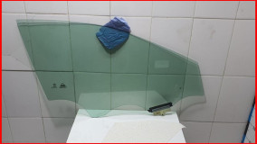 Стекло двери передней правой Kia Cerato 4 оригинал 2018-2022 (82420M6010)