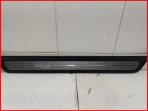 Накладка порога передняя правая Kia K5 DL 3 GT Line оригинал 2019-2025 (85883L2500WK)